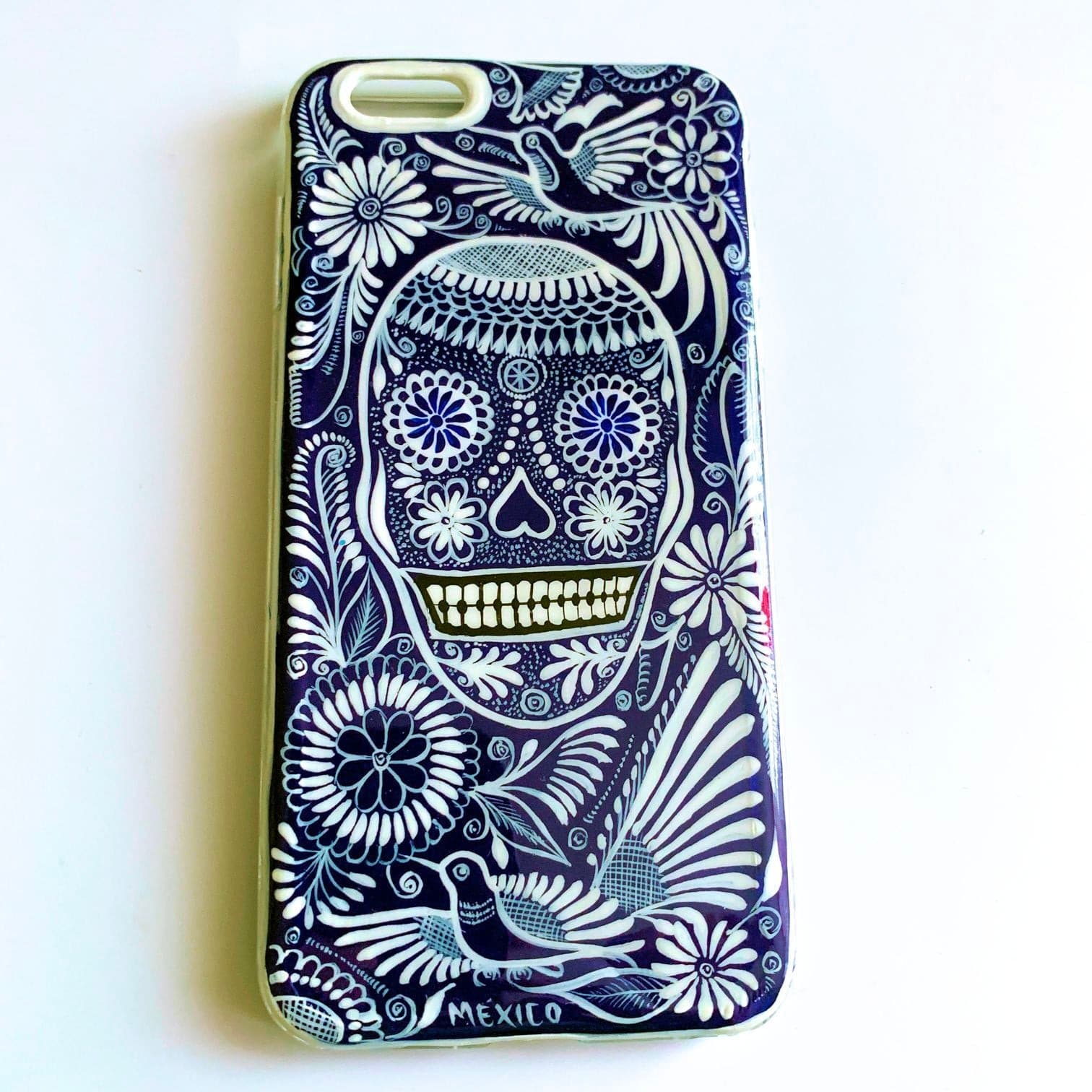 Funda Pintada a Mano iPhone 6 plus Modelo Calavera Talavera - Artesadelia