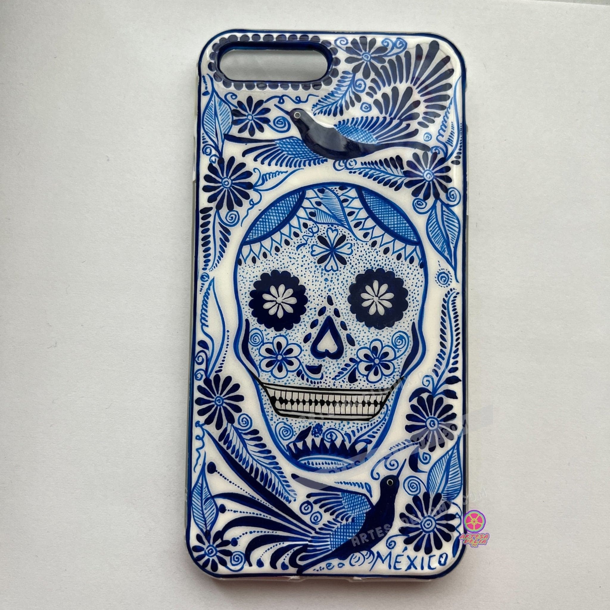 Funda Pintada a Mano iPhone 7/8 Plus Modelo Calavera Blanca - Artesadelia