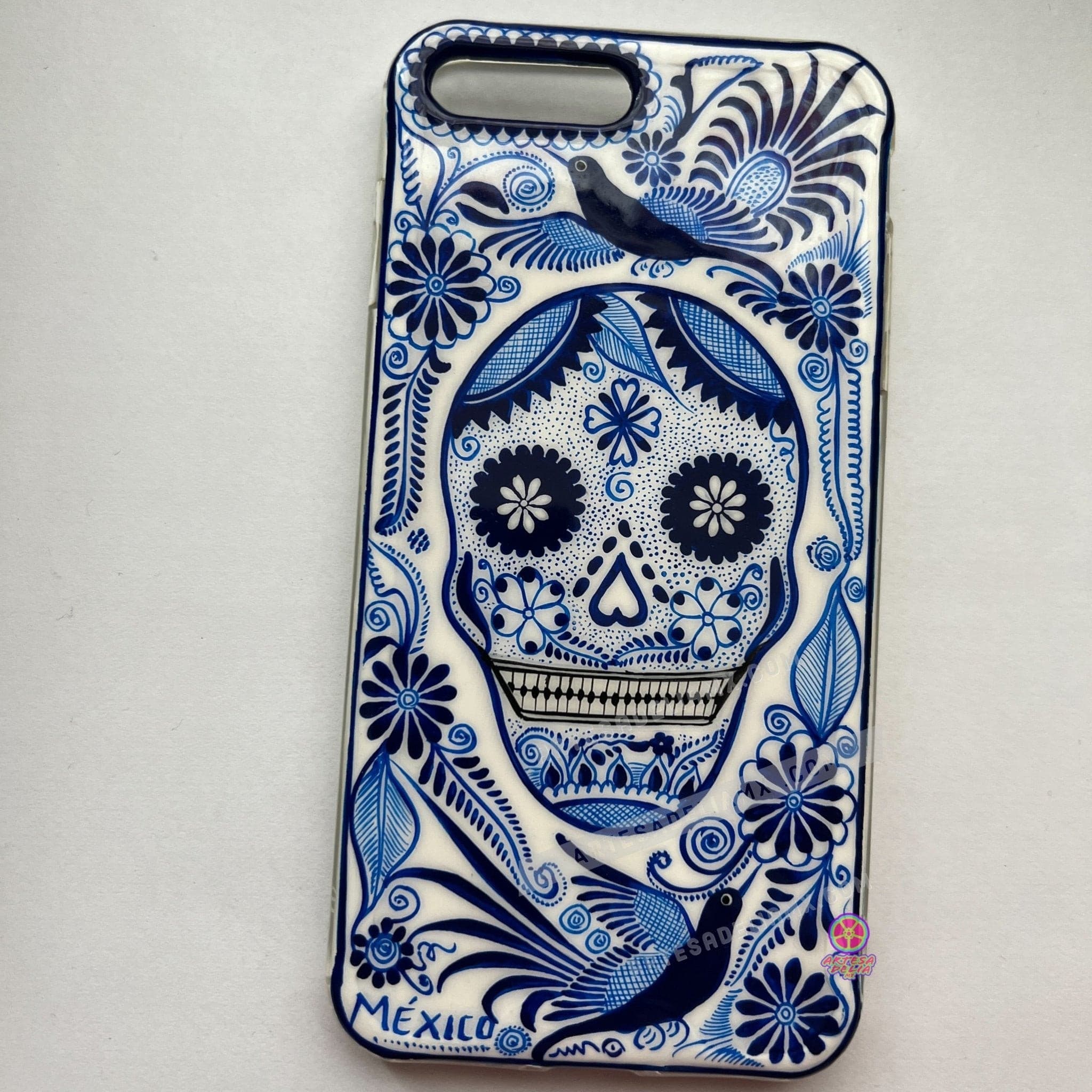 Funda Pintada a Mano iPhone 7/8 Plus Modelo Calavera Blanca - Artesadelia