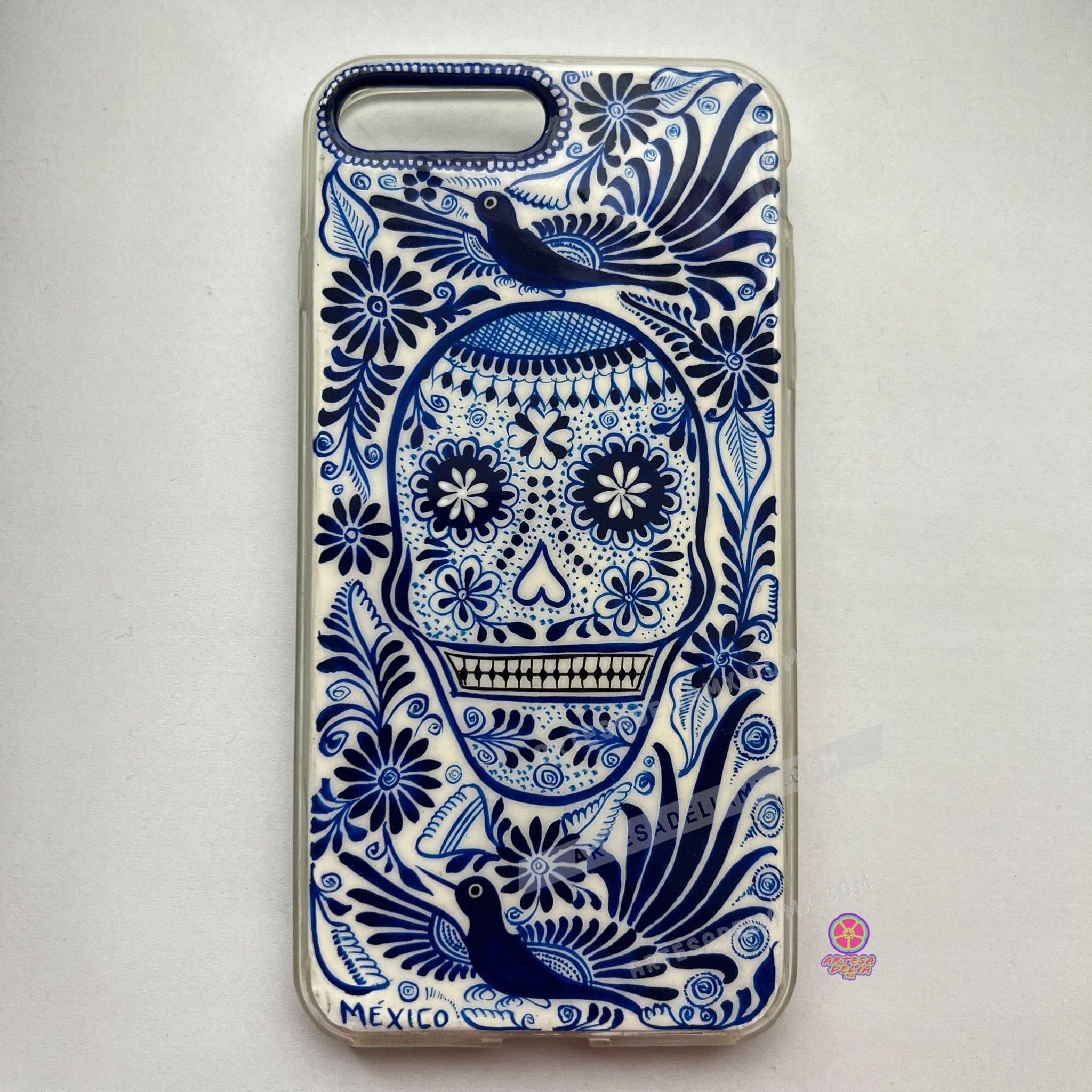 Funda Pintada a Mano iPhone 7/8 Plus Modelo Calavera Blanca - Artesadelia