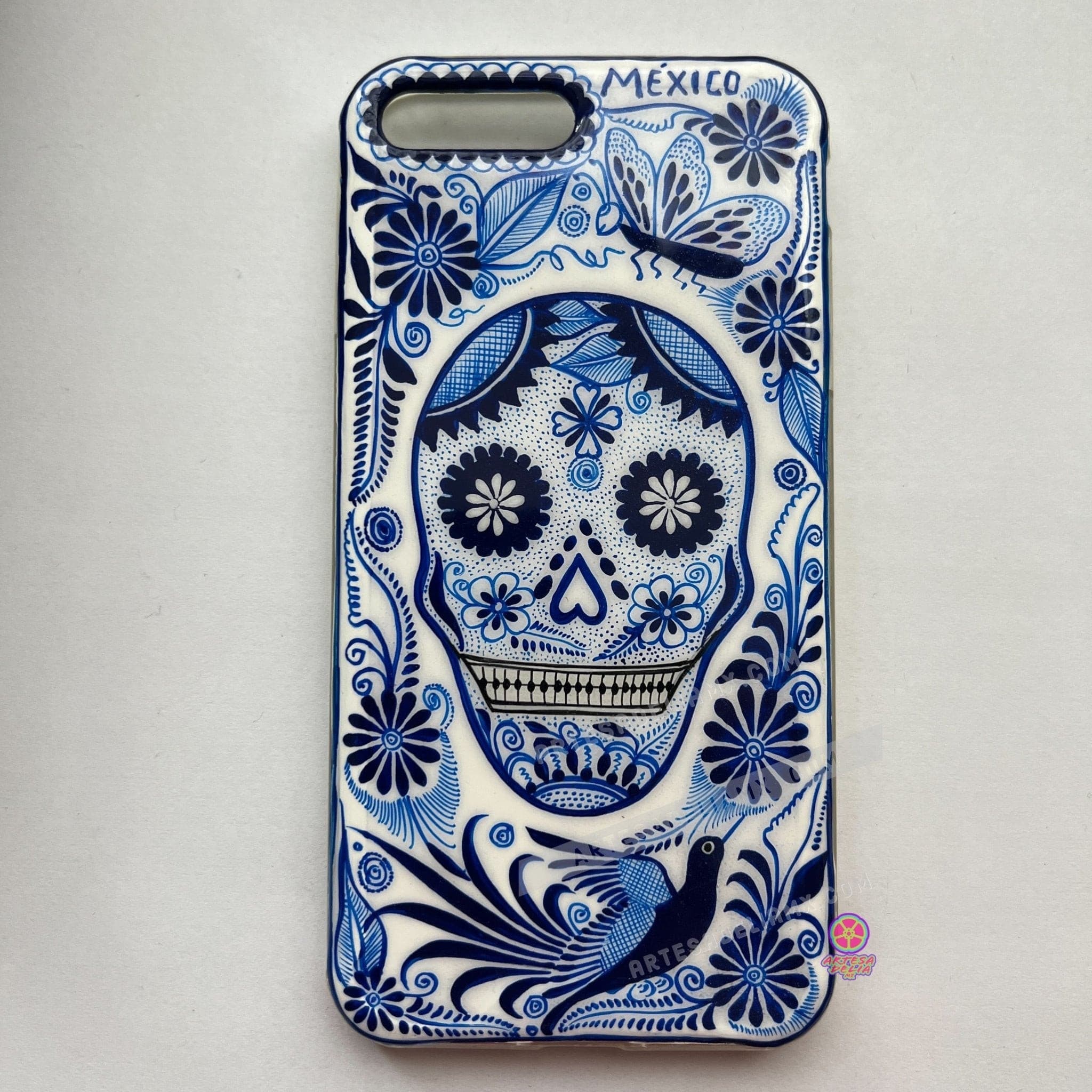 Funda Pintada a Mano iPhone 7/8 Plus Modelo Calavera Blanca - Artesadelia