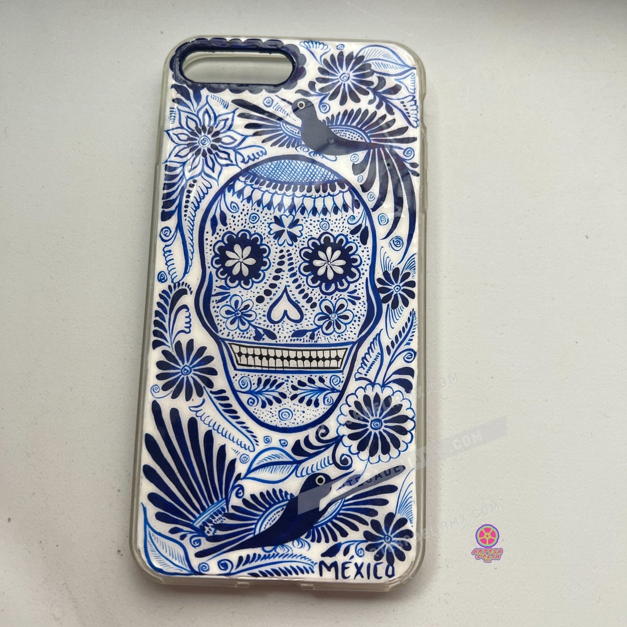 Funda Pintada a Mano iPhone 7/8 Plus Modelo Calavera Blanca - Artesadelia