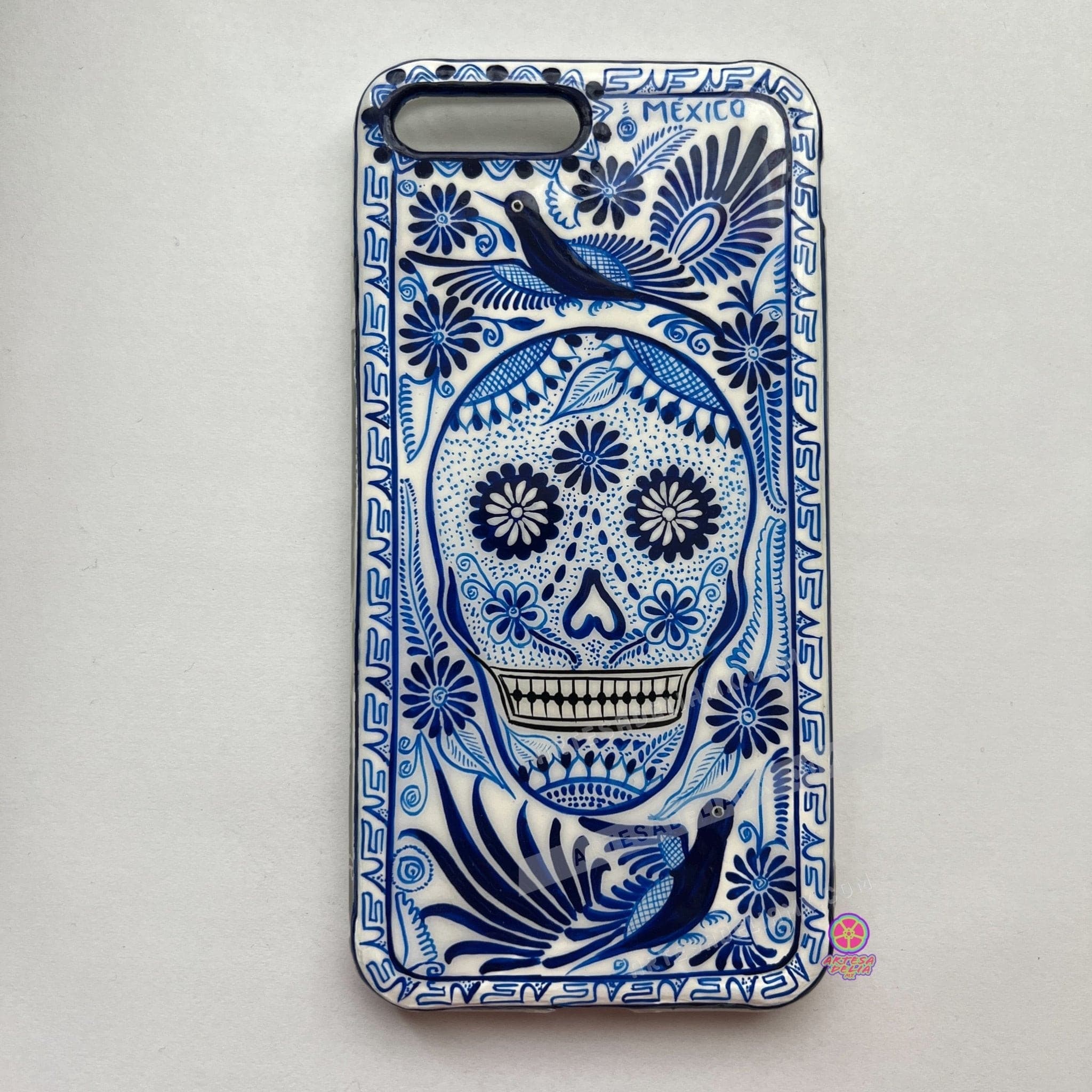 Funda Pintada a Mano iPhone 7/8 Plus Modelo Calavera Blanca - Artesadelia