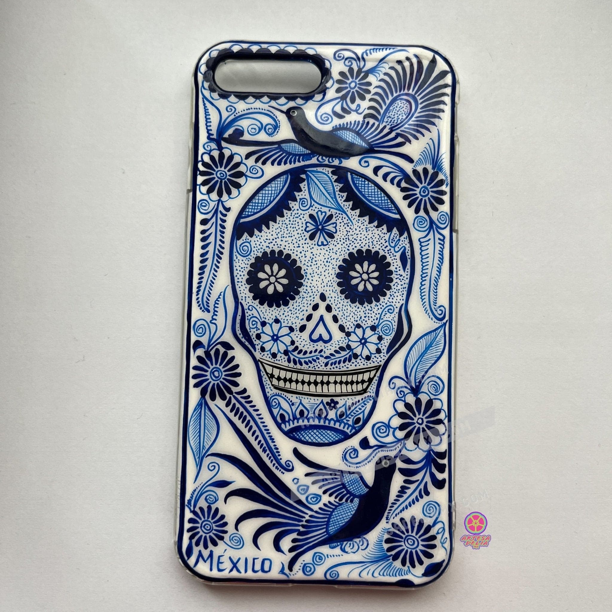 Funda Pintada a Mano iPhone 7/8 Plus Modelo Calavera Blanca - Artesadelia